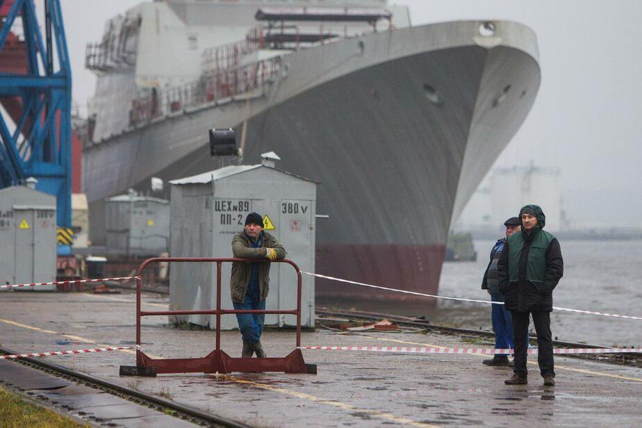 Калининградский завод Янтарь спустил на воду первый траулер