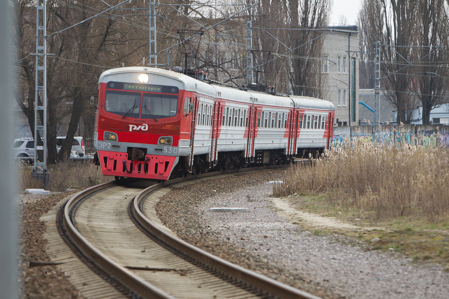 Пригородный поезд кубань фото