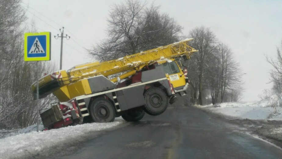 Машина съехала в кювет