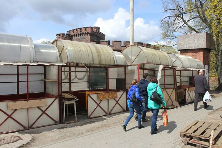 Палатка для торговли на улице фото