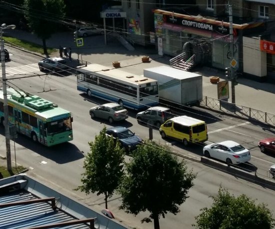 На Московском проспекте образовалась пробка из-за сломавшегося автобуса - Новости Калининграда | Фото: очевидец На Московском проспекте образовалась пробка из-за сломавшегося автобуса - Новости Калининграда | Фото: очевидец