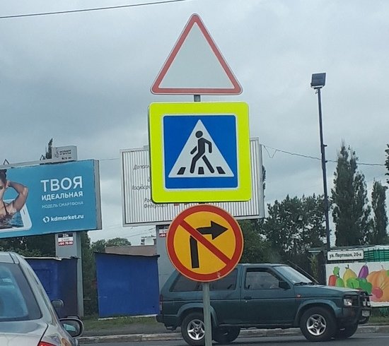 Сам себе гаишник: на ул. Железнодорожной знак висит вверх ногами - Новости Калининграда | Фото: читатель "Клопс" Сам себе гаишник: на ул. Железнодорожной знак висит вверх ногами - Новости Калининграда | Фото: читатель "Клопс"