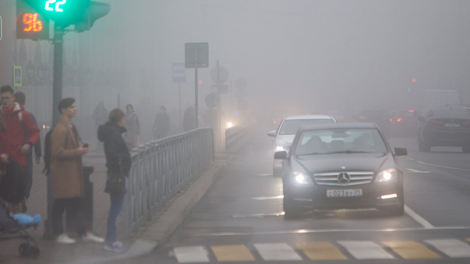 Движение автомобиля в тумане