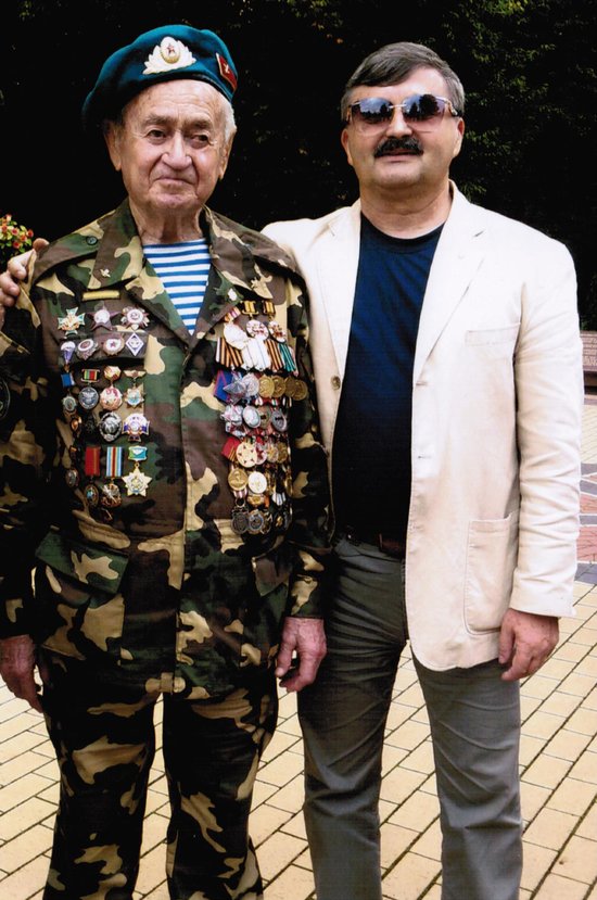 Сентябрь 2017 года. Николай Егоров и Геннадий Юшкевич, разведчик из группы "Джек" | Фото: личный архив Николая Егорова Сентябрь 2017 года. Николай Егоров и Геннадий Юшкевич, разведчик из группы "Джек" | Фото: личный архив Николая Егорова