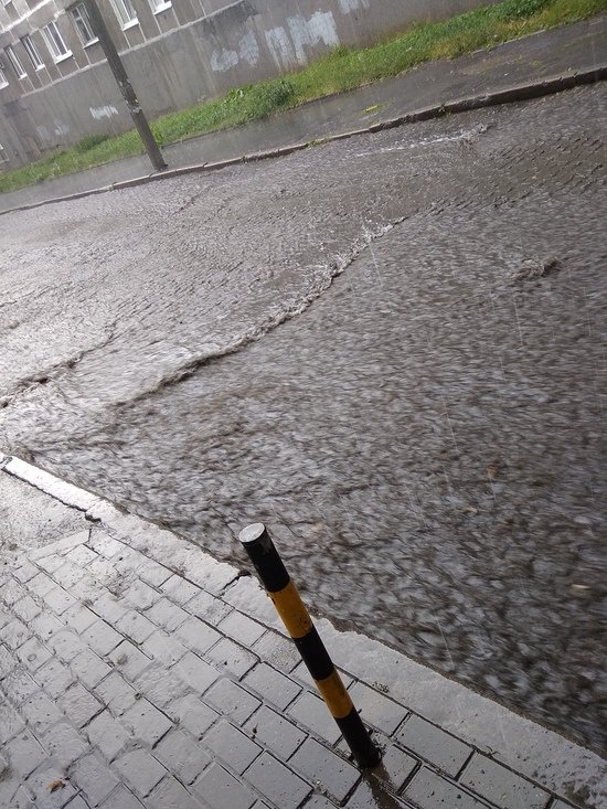 В Калининграде ливень затопил несколько улиц (фото, дополнено) - Новости Калининграда | Фото: очевидец В Калининграде ливень затопил несколько улиц (фото, дополнено) - Новости Калининграда | Фото: очевидец