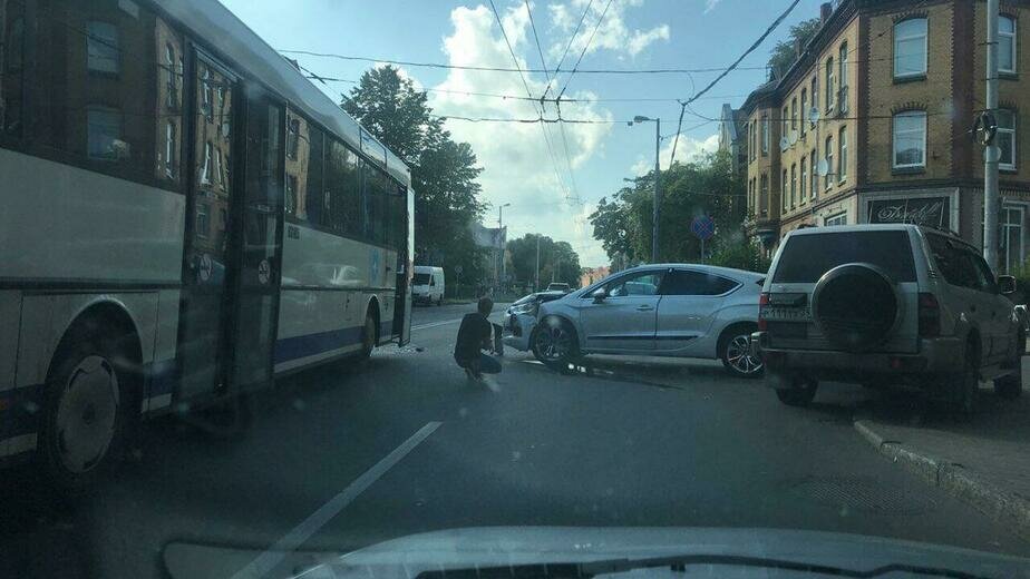 Авария ниссан и автобус