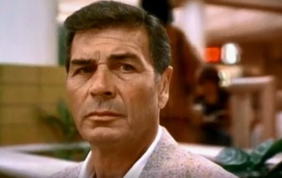 Роберт Форстер в роли Макса Черри | Кадр из фильма "Джеки Браун" (1997 г.) Роберт Форстер в роли Макса Черри | Кадр из фильма "Джеки Браун" (1997 г.)