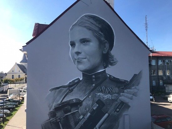На фасаде дома в Гвардейске появился портрет снайпера Розы Шаниной - Новости Калининграда | Фото: пресс-служба регионального правительства На фасаде дома в Гвардейске появился портрет снайпера Розы Шаниной - Новости Калининграда | Фото: пресс-служба регионального правительства