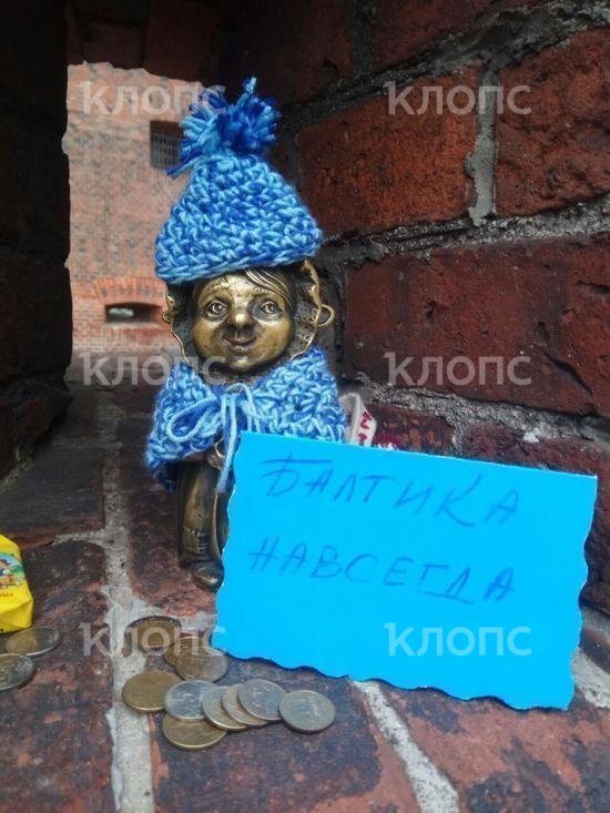 В Калининграде бабушку-хомлина нарядили в честь матча "Балтики" с "Факелом" (фото) - Новости Калининграда | Фото очевидца
