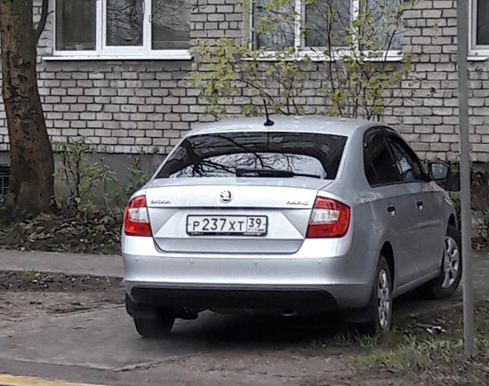 Škoda на троутаре по ул.Емельянова в Калининграде | Читатель "Клопс" Škoda на троутаре по ул.Емельянова в Калининграде | Читатель "Клопс"