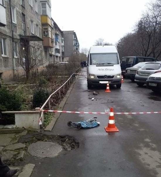 В Калининграде возбудили уголовное дело против водителя микроавтобуса, задавившего во дворе пенсионерку - Новости Калининграда | Фото: пресс-служба регионального УМВД В Калининграде возбудили уголовное дело против водителя микроавтобуса, задавившего во дворе пенсионерку - Новости Калининграда | Фото: пресс-служба регионального УМВД