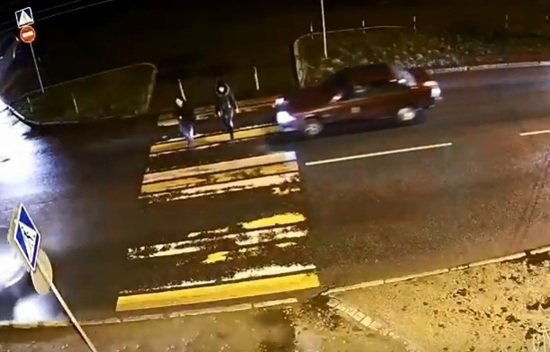 На камеры "Безопасного города" попали ДТП со сбитыми на "зебрах" пешеходами (видео) - Новости Калининграда | Фото: кадр видеозаписи На камеры "Безопасного города" попали ДТП со сбитыми на "зебрах" пешеходами (видео) - Новости Калининграда | Фото: кадр видеозаписи