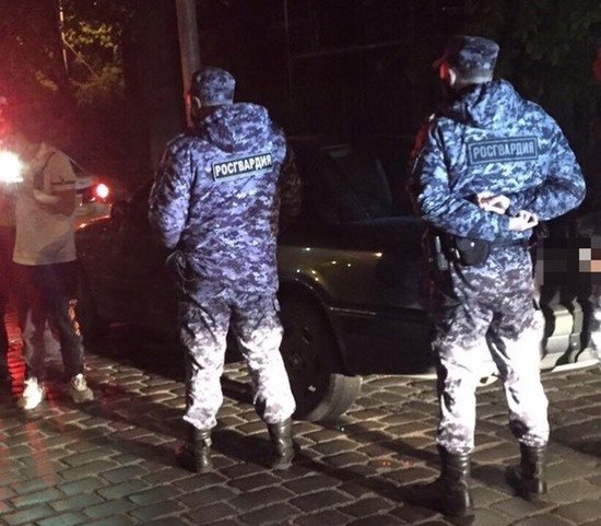 Пьяный прохожий разбил окно в квартире на проспекте Мира - Новости Калининграда | Фото: пресс-служба Росгвардии Пьяный прохожий разбил окно в квартире на проспекте Мира - Новости Калининграда | Фото: пресс-служба Росгвардии