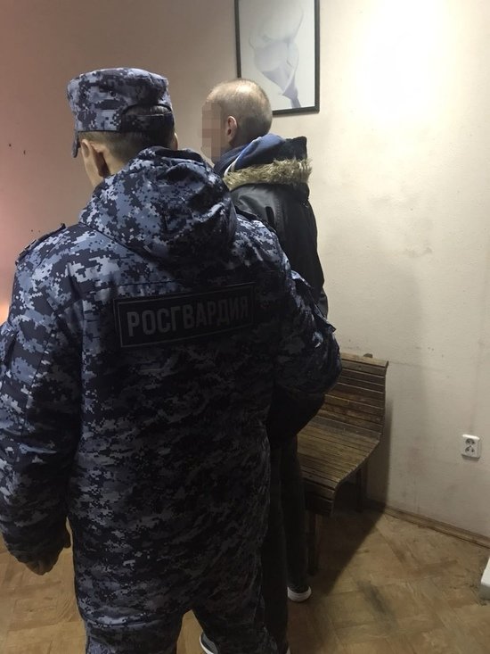 Пьяный пациент областной клинической больницы ударил медика телефоном при госпитализации - Новости Калининграда | Фото: пресс-служба Росгвардии Пьяный пациент областной клинической больницы ударил медика телефоном при госпитализации - Новости Калининграда | Фото: пресс-служба Росгвардии