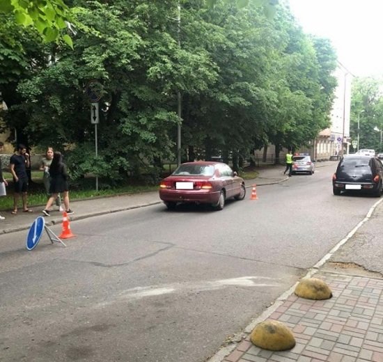 В Калининграде сбили школьницу, переходившую дорогу не по "зебре" - Новости Калининграда | Фото: пресс-служба регионального УМВД В Калининграде сбили школьницу, переходившую дорогу не по "зебре" - Новости Калининграда | Фото: пресс-служба регионального УМВД
