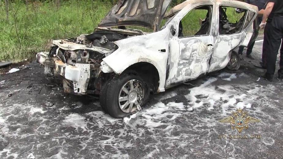 Скончался третий участник ДТП на балтийской трассе, где загорелся Renault Sandero - Новости Калининграда | Фото: пресс-служба регионального УМВД Скончался третий участник ДТП на балтийской трассе, где загорелся Renault Sandero - Новости Калининграда | Фото: пресс-служба регионального УМВД