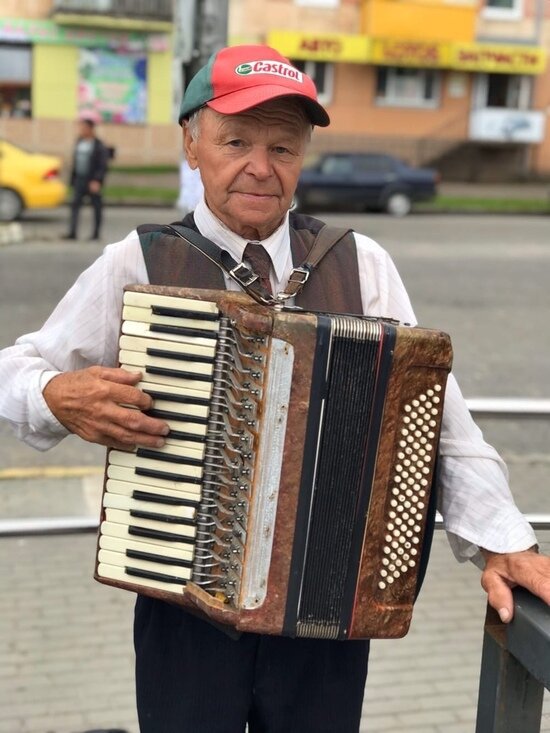 Про число жителей цветочного города тюбик сказал что оно делится на 2