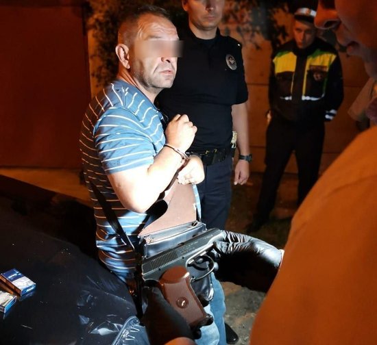 В Калининграде задержали мужчину, который ограбил ломбард на Советском проспекте (видео) - Новости Калининграда | Фото: очевидец В Калининграде задержали мужчину, который ограбил ломбард на Советском проспекте (видео) - Новости Калининграда | Фото: очевидец