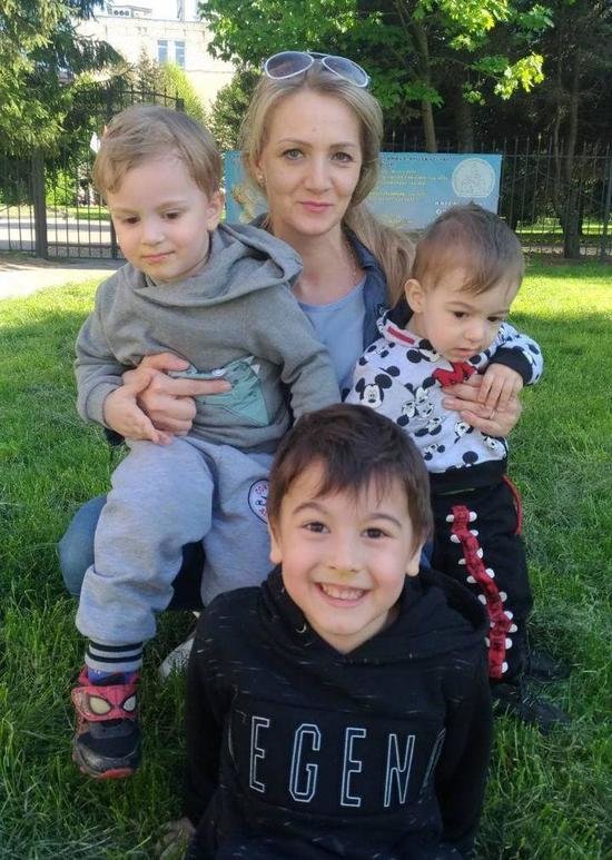 Четверо сыновей, пёс и кот: нужна помощь многодетной калининградской семье, у которой сгорела квартира - Новости Калининграда | Фото: Наталья Четверо сыновей, пёс и кот: нужна помощь многодетной калининградской семье, у которой сгорела квартира - Новости Калининграда | Фото: Наталья