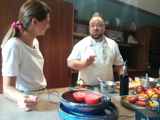 Калининградский шеф-повар: помидоры вкуснее с кисло-сладким соусом и кинзой - Новости Калининграда | Фото: "Клопс" Калининградский шеф-повар: помидоры вкуснее с кисло-сладким соусом и кинзой - Новости Калининграда | Фото: "Клопс"