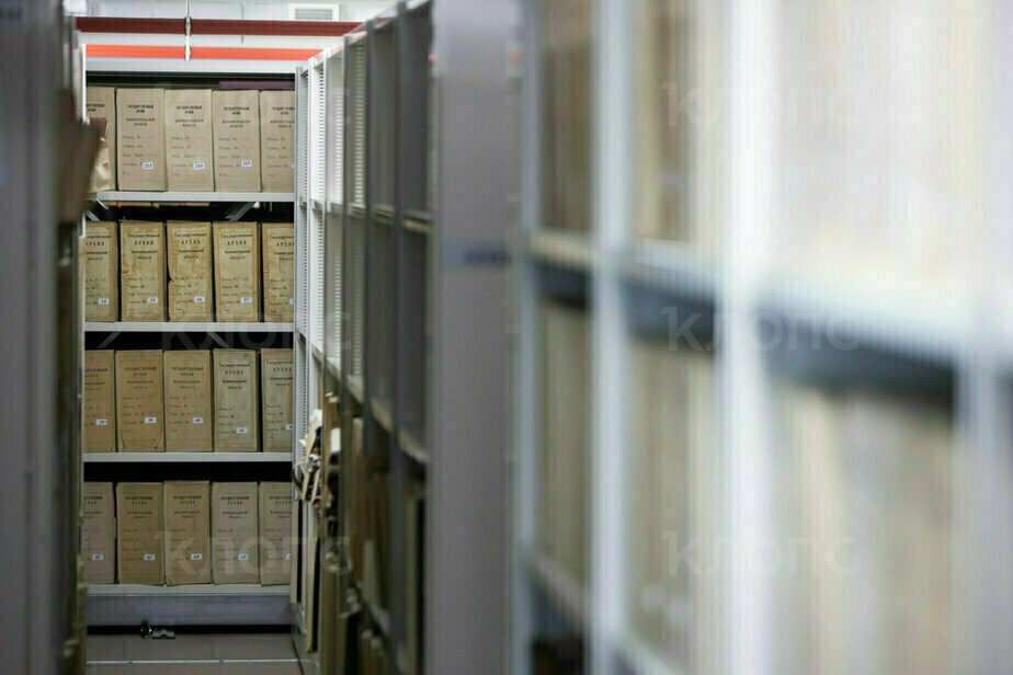 Стол для реставрации архивных документов