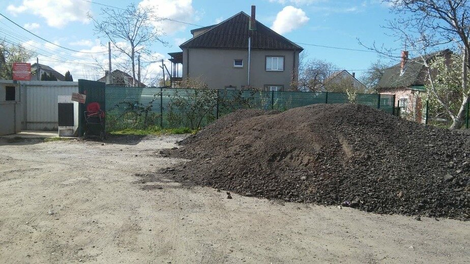 Жилище бомжей на свалке фото