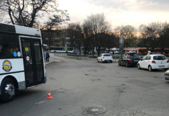 В Калининграде на Киевской в автобусе упала коляска с годовалым ребёнком - Новости Калининграда | Фото: пресс-служба регионального УМВД В Калининграде на Киевской в автобусе упала коляска с годовалым ребёнком - Новости Калининграда | Фото: пресс-служба регионального УМВД