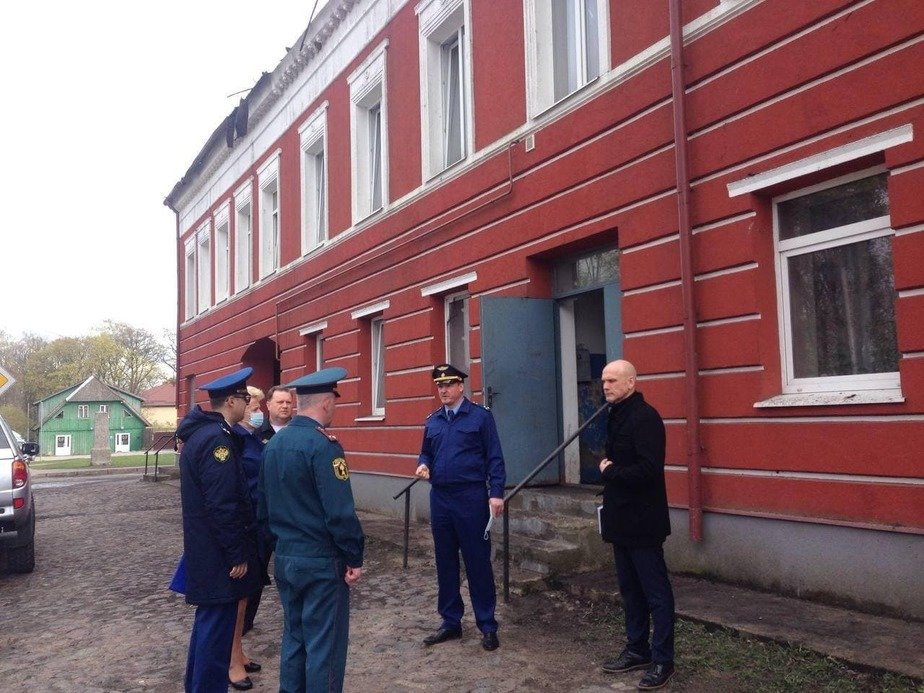 После пожара в Славске, где женщина выпрыгнула из окна, без жилья остались 19 семей - Новости Калининграда | Фото: пресс-служба областной прокуратуры После пожара в Славске, где женщина выпрыгнула из окна, без жилья остались 19 семей - Новости Калининграда | Фото: пресс-служба областной прокуратуры