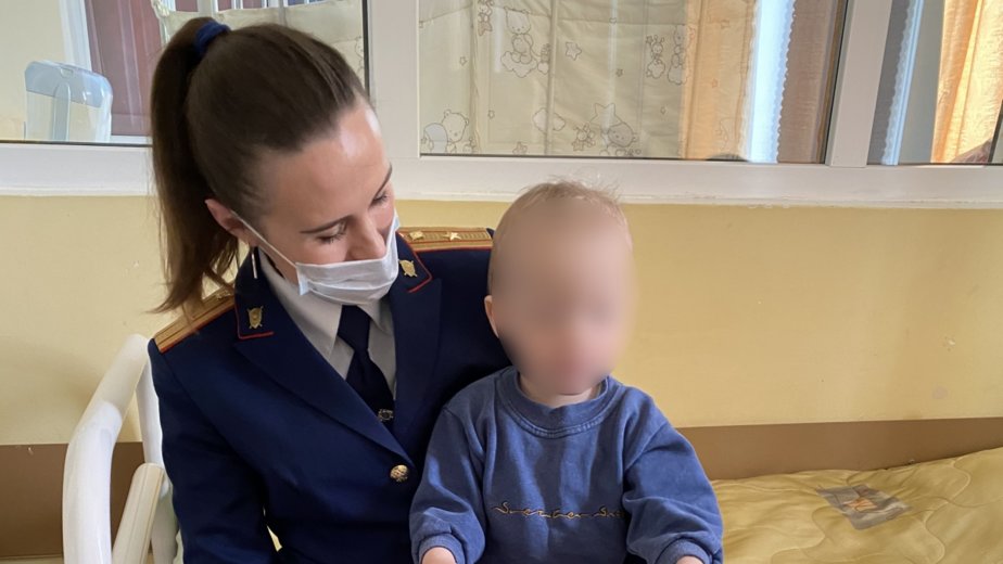 СК: мать найденного на Левитана мальчика систематически била его с февраля по май, возбуждено уголовное дело - Новости Калининграда | Фото: региональный СКР СК: мать найденного на Левитана мальчика систематически била его с февраля по май, возбуждено уголовное дело - Новости Калининграда | Фото: региональный СКР