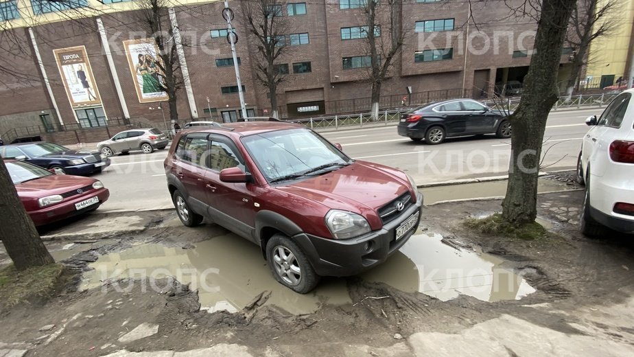 С тротуара на Театральной начали эвакуацию автомобилей - Новости Калининграда | Фото: Архив "Клопс" С тротуара на Театральной начали эвакуацию автомобилей - Новости Калининграда | Фото: Архив "Клопс"