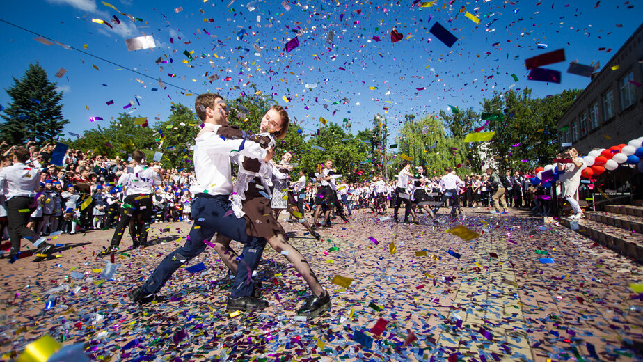 Фото выпускников с шарами