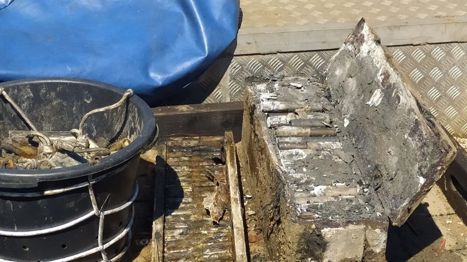 С затонувшей в Балтике баржи за три недели подняли больше пяти тысяч взрывоопасных предметов - Новости Калининграда | Фото: МЧС Калининград / «ВКонтакте» С затонувшей в Балтике баржи за три недели подняли больше пяти тысяч взрывоопасных предметов - Новости Калининграда | Фото: МЧС Калининград / «ВКонтакте»