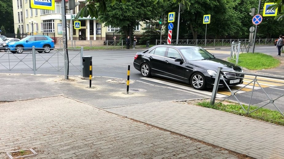 На Невского закрыли въезд на «народную» парковку, с которой эвакуируют автомобили (фото) - Новости Калининграда | Фото: читатель «Клопс» На Невского закрыли въезд на «народную» парковку, с которой эвакуируют автомобили (фото) - Новости Калининграда | Фото: читатель «Клопс»
