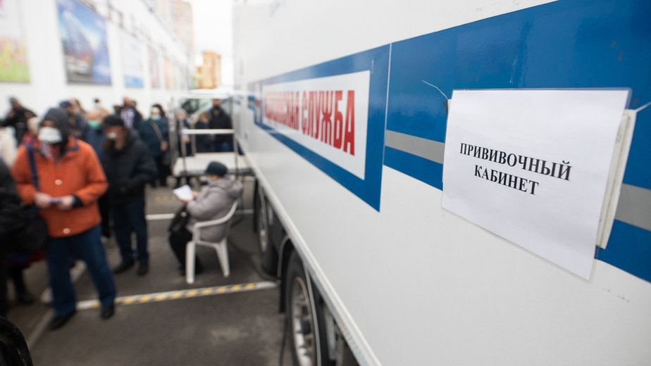 Чем прививают, где прививают: 4 вопроса для тех, кто решил обезопасить себя от COVID-19 - Новости Калининграда | Фото: архив «Клопс» Чем прививают, где прививают: 4 вопроса для тех, кто решил обезопасить себя от COVID-19 - Новости Калининграда | Фото: архив «Клопс»