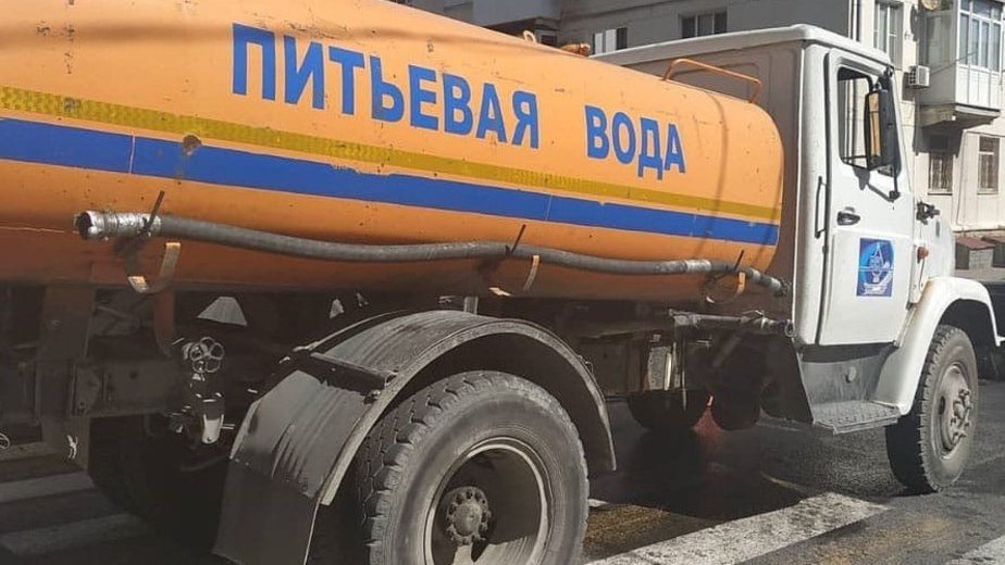 Жителям Васильково пришлось доставлять питьевую воду из-за её отключения на время тушения пожара на «Мираторге» - Новости Калининграда | Фото: ГП КО «Водоканал» Жителям Васильково пришлось доставлять питьевую воду из-за её отключения на время тушения пожара на «Мираторге» - Новости Калининграда | Фото: ГП КО «Водоканал»