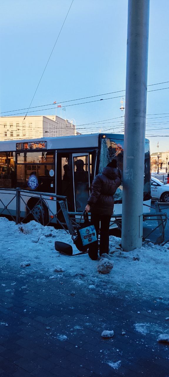 Сразу после ДТП одна из пострадавших пассажирок вызвала себе скорую