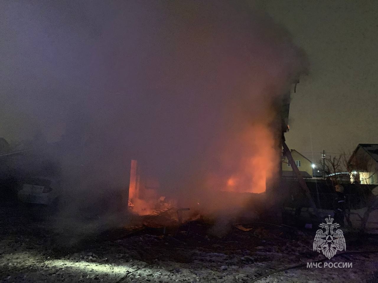 Мужчина проснулся, когда второй этаж полыхал 