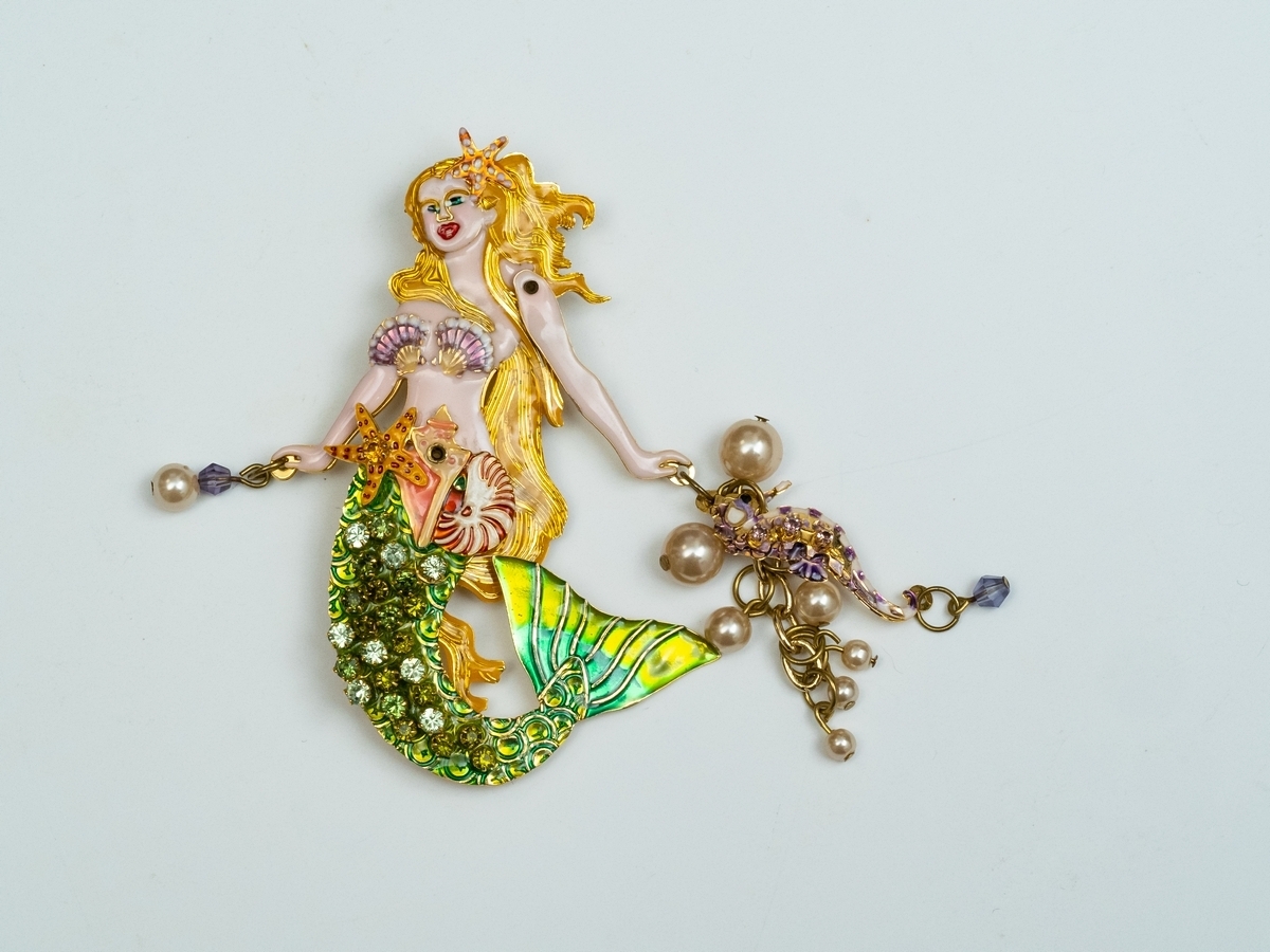 Брошь «Русалка». «Lunch at The Ritz». 1980-е. США. Металл, стразы, пластик, имитация жемчуга, краска; литьё
