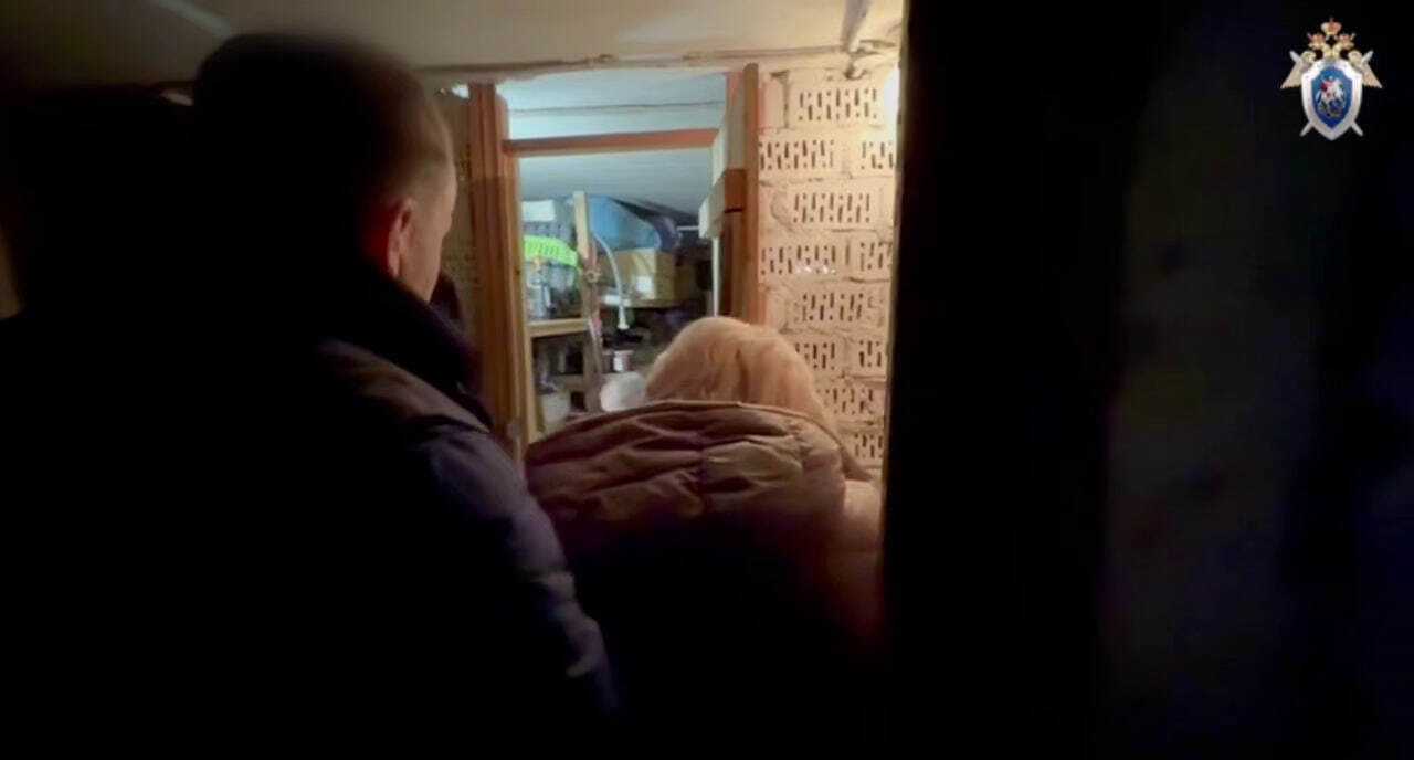 Следственные действия в том самом подвале, где произошёл взрыв 