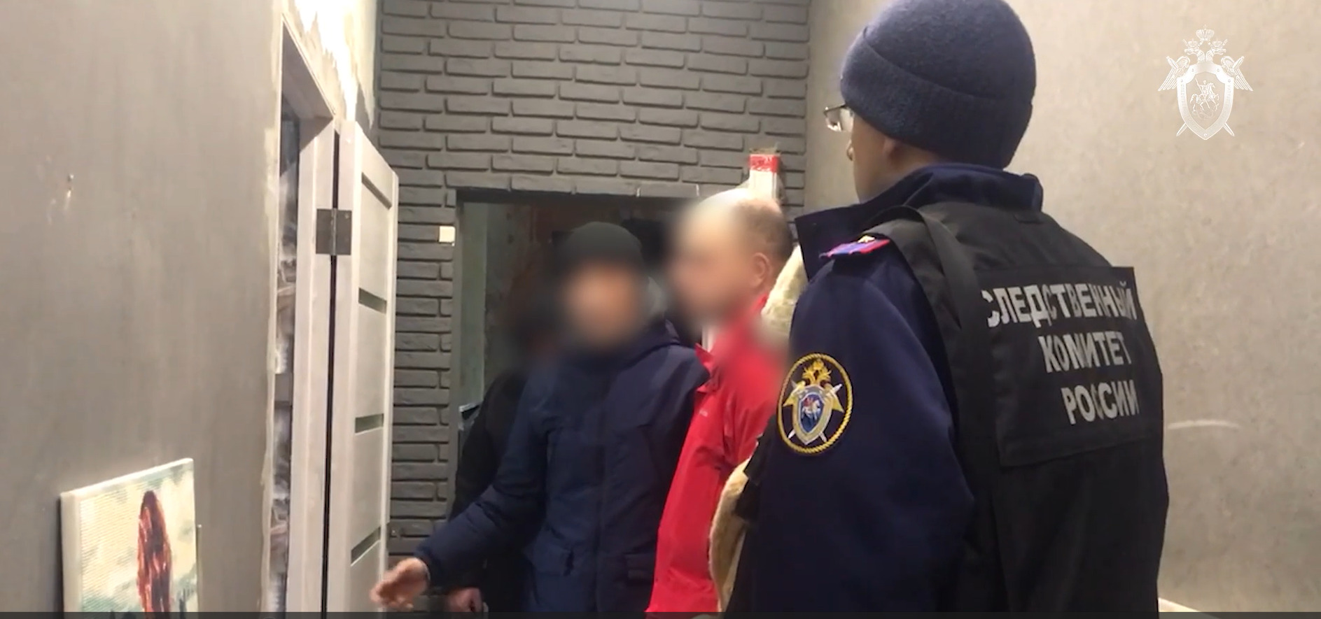 Следственные действия в квартире после убийства мальчика