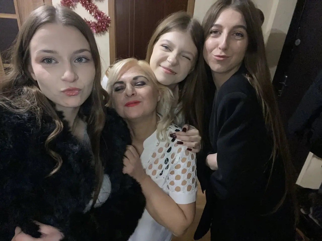 Дочери с мамой 