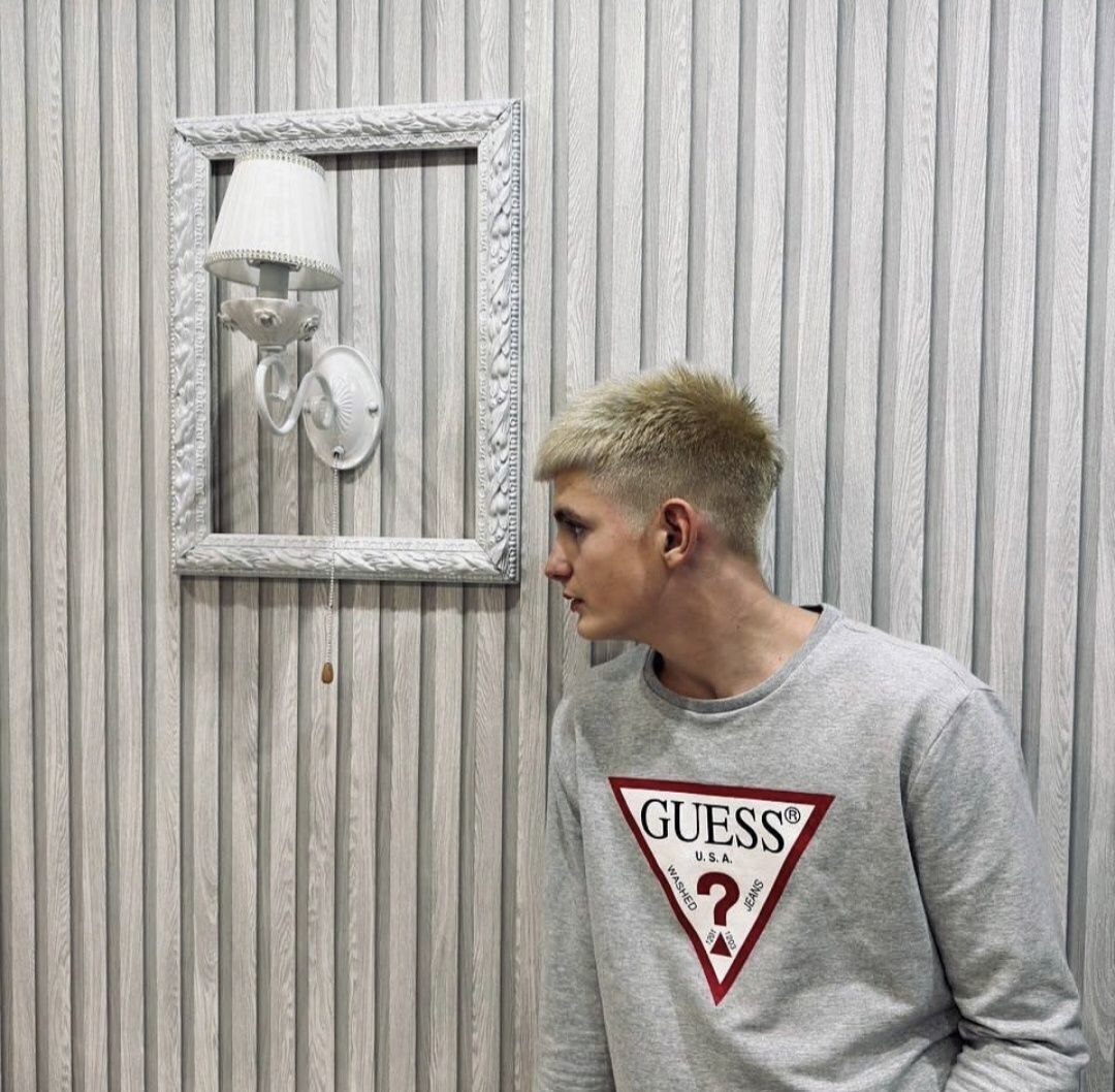 После спасения из горящего троллейбуса парень остался без телефона и кроссовка