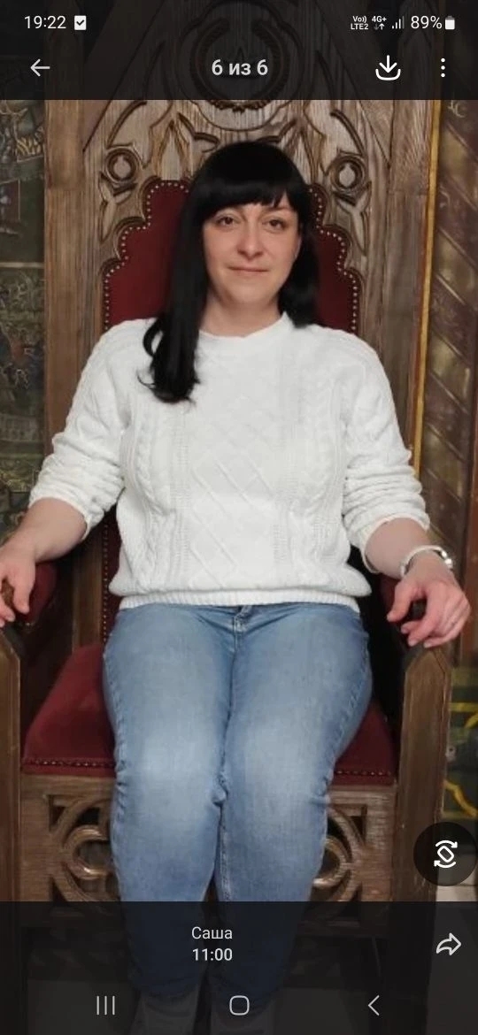 На вид женщине 35-40 лет