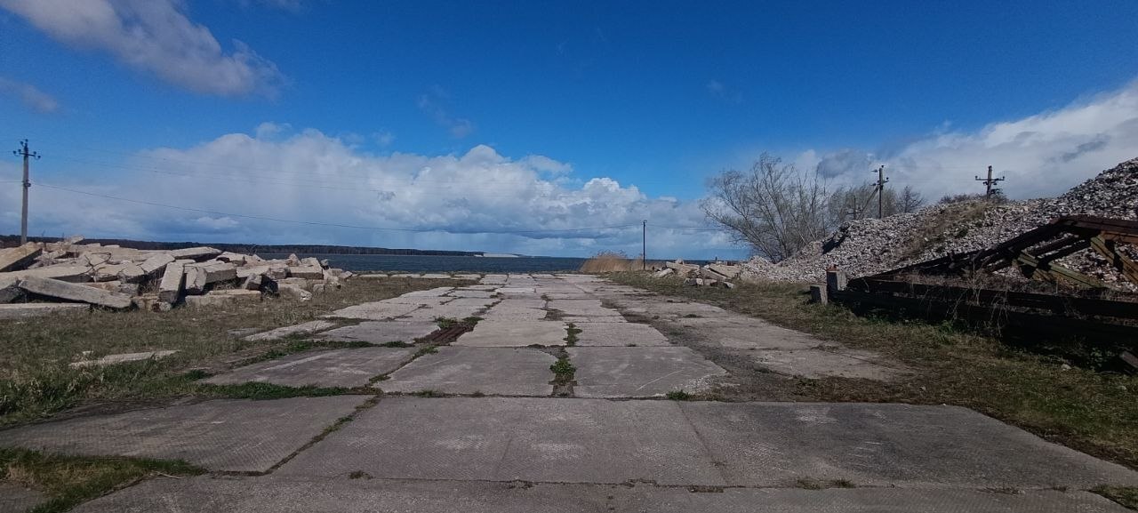 Берег залива в Рыбачьем, где планируют начать стройку