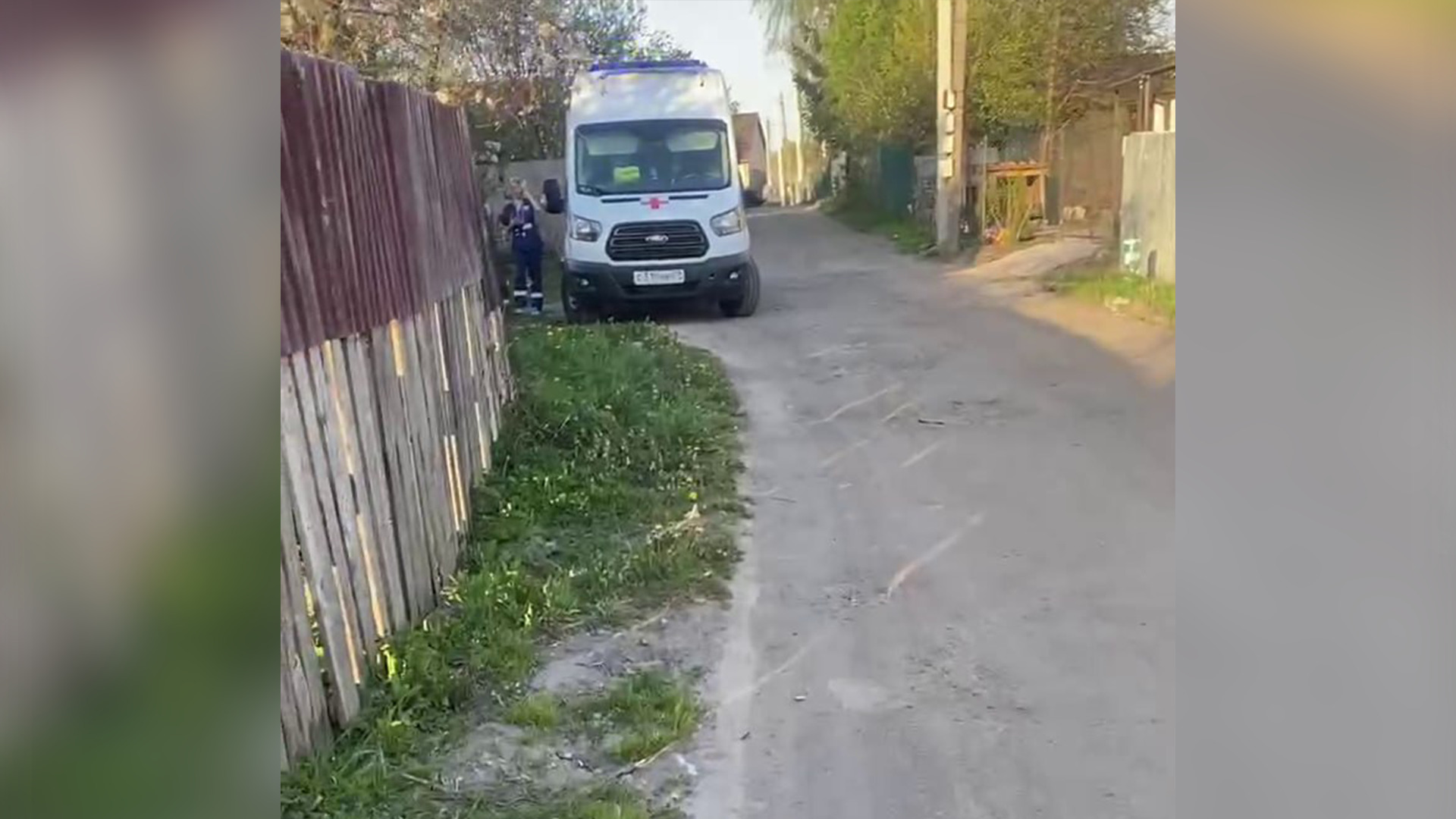 Медики скорой осмотрели ребёнка