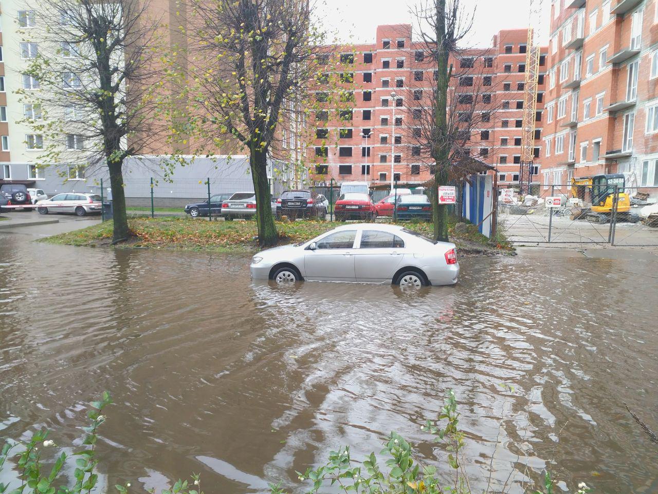 Затопило ли улицу. Потоп в Калининграде. Калининград наводнение 2021. Калининград затопило. Затопленный Калининград.