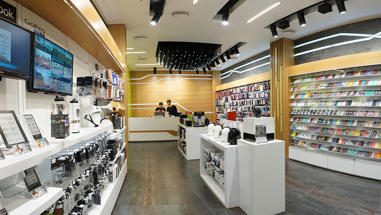 Айковер про магазин. Витрина магазина аксессуаров. Магазин гаджетов. Icover магазин. Gadget магазин.